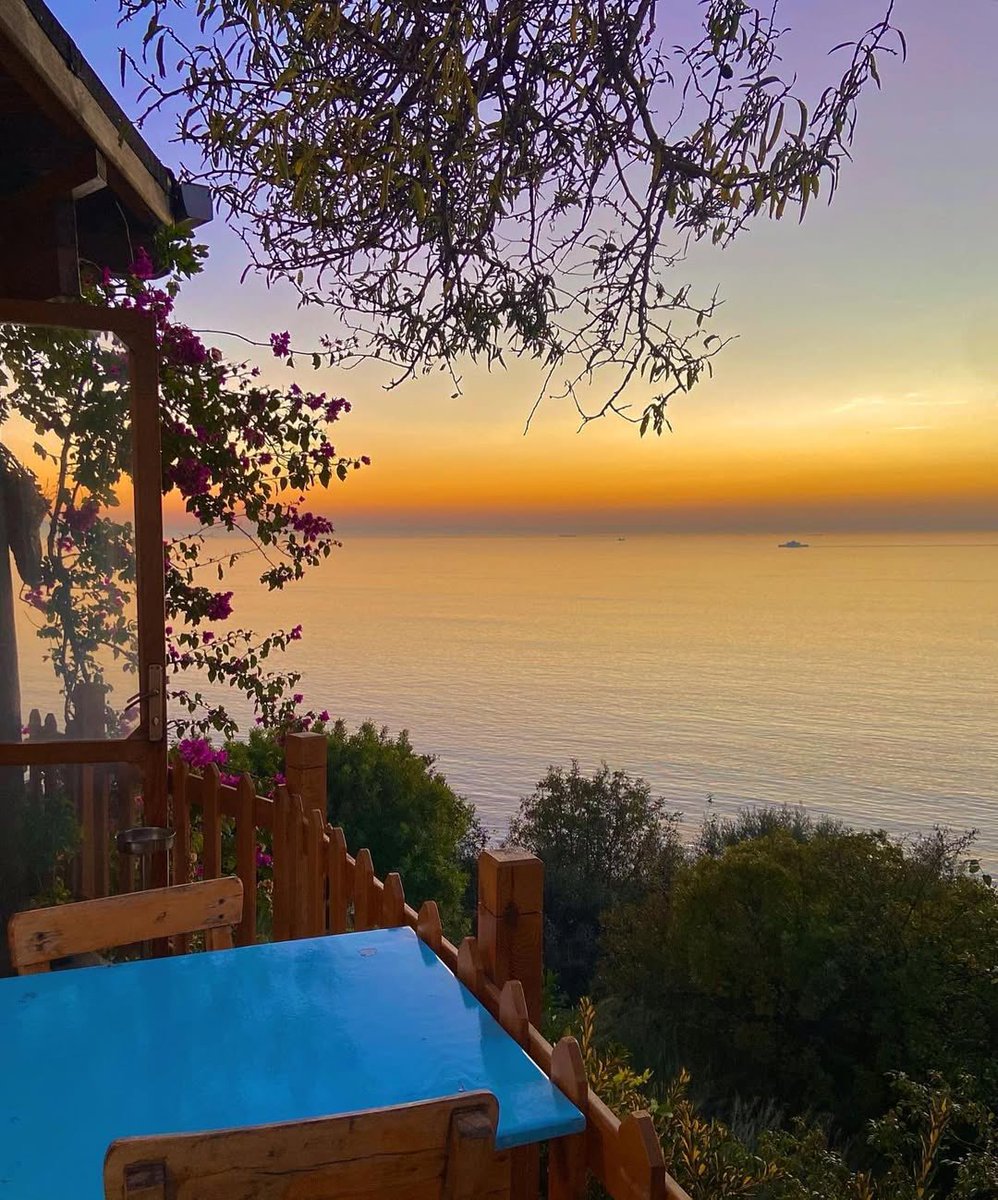 Manzarasıyla büyüleyen Büyükada, Eskibağ Teras Restaurant’ta sevdiklerinle yemek ye.