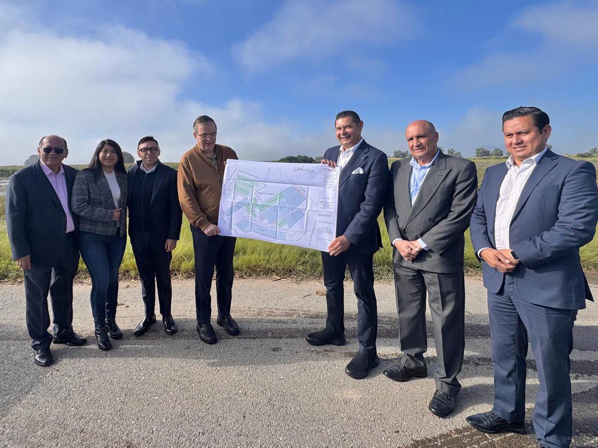 CapitalTSGobPue's tweet photo. Con gran entusiasmo recibimos en la Capital de la Tecnología y Sostenibilidad al gobernador @armentapuebla_ y al secretario de economía @m_ebrard. 🫱🏻‍🫲🏼

Su presencia fortalece los proyectos estratégicos que impulsan el crecimiento económico y social de Puebla. ✅

#PorAmorAPuebla 🫶🏻