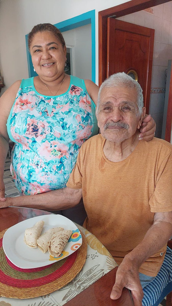 Mi Papá, Don Rubén Sarabia, todo un roble a sus casi 90 años, esto es gracias a mi hermana Mercedes Sarabia y a toda las personas que lo rodean , dios las bendiga, abrazos Papá.