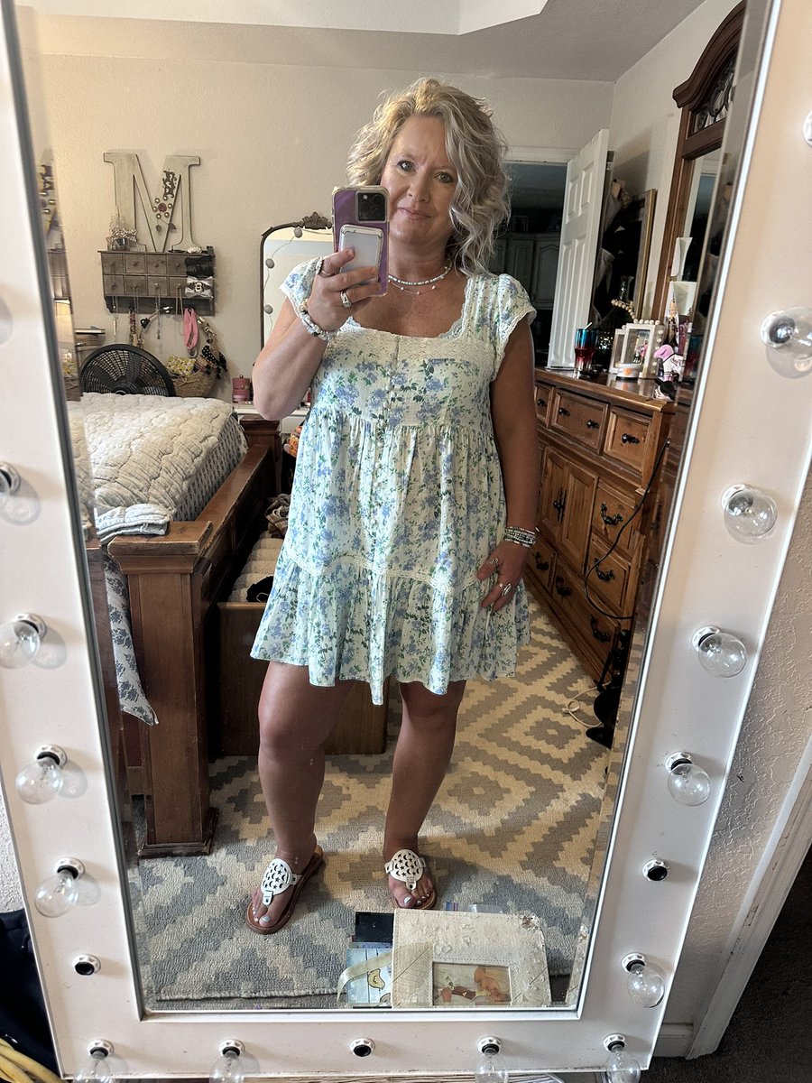 DeniseMathews14's tweet photo. Happy Saturday! #hotmom #hot #sexy https://t.co/6QNWKWvL9x