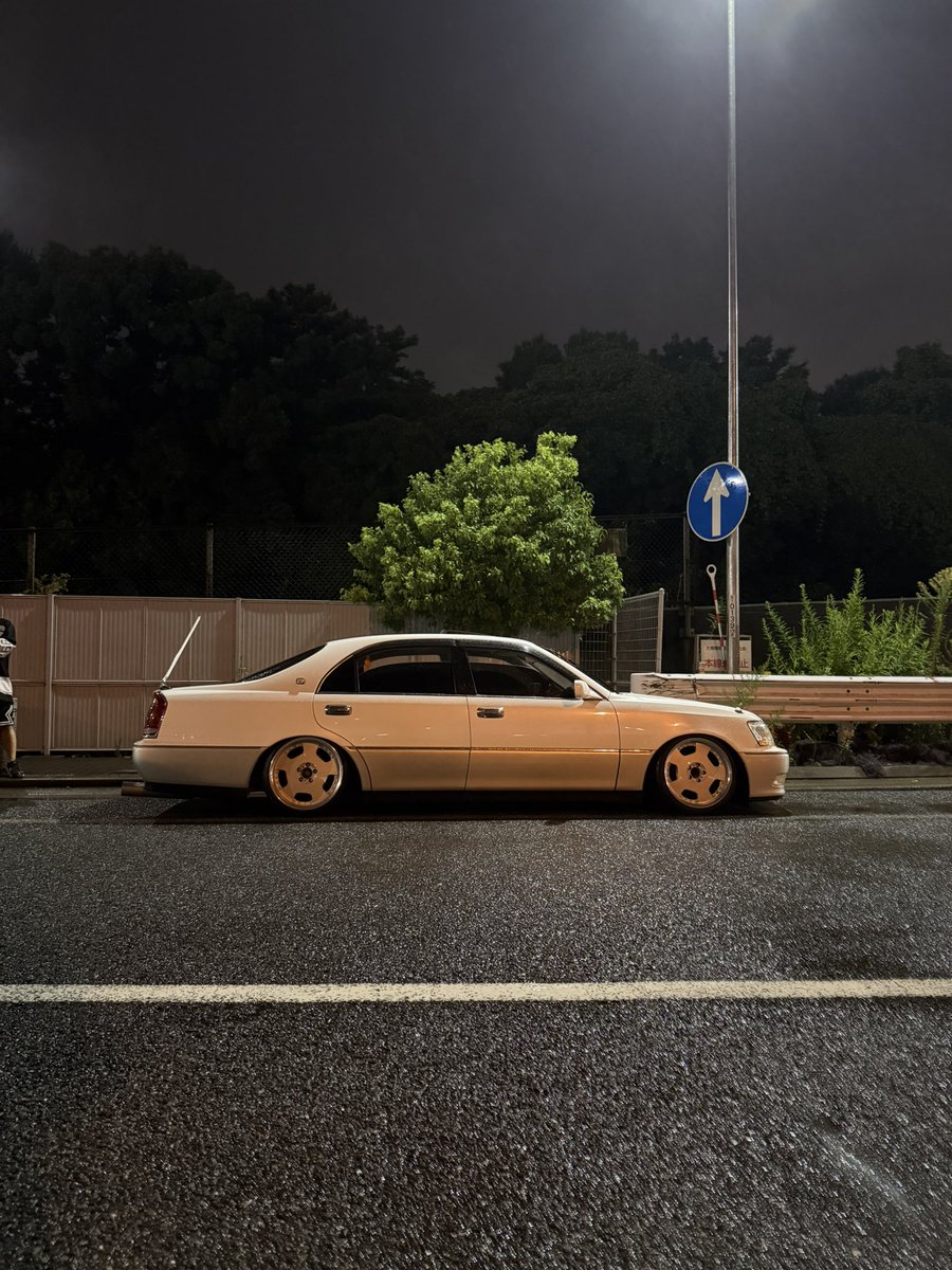 飽きちゃったんで売りたいです！
V8！サンルーフ！フルデュアル！
#17マジェスタ #車売ります #車販売