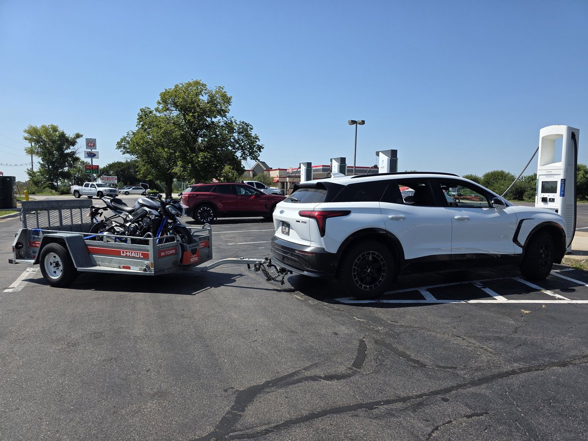 CyberZEV (@zevcyber) on Twitter photo They have the better color :)
Trying not to block the road, but only 1 vehicle by in 15 min, so not a problem. There is enough room to go behind me. 
Today, I have seen this other Blazer, a Silverado EV  (maybe rental, said DO NOT TOW on tailgate) and a Lightning charging. They have the better color :)
Trying not to block the road, but only 1 vehicle by in 15 min, so not a problem. There is enough room to go behind me. 
Today, I have seen this other Blazer, a Silverado EV  (maybe rental, said DO NOT TOW on tailgate) and a Lightning charging.