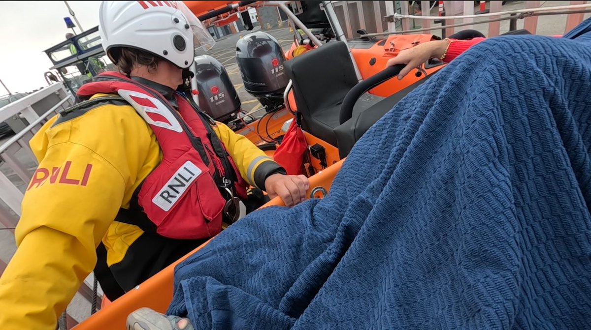 Irishlifeboats's tweet photo. Skerries RNLI volunteers were tasked yesterday (Friday 15 August) morning, shortly before 7am after Dublin Coast Guard received a call from a yacht anchored near Skerries harbour, requesting assistance with an injured crew member.

https://t.co/MEcvS0mZ7i https://t.co/oWupNgqxQP