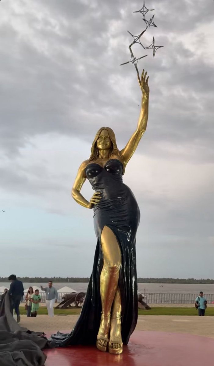 VLADIMIRO NIETO . (@blachoc72) on Twitter photo Anoche estuve en un reunión social acá en Bogotá y sigue la controversia por la estatua de <a href="/SofiaVergara/">Sofia Vergara</a> en el malecón del rio en Barranquilla <a href="/alcaldiabquilla/">Alcaldía de Barranquilla</a> Insisto, los bogotanos (rolos) tienen todo el derecho de hacer lo propio y podrían aprovechar el festival al parque Anoche estuve en un reunión social acá en Bogotá y sigue la controversia por la estatua de <a href="/SofiaVergara/">Sofia Vergara</a> en el malecón del rio en Barranquilla <a href="/alcaldiabquilla/">Alcaldía de Barranquilla</a> Insisto, los bogotanos (rolos) tienen todo el derecho de hacer lo propio y podrían aprovechar el festival al parque