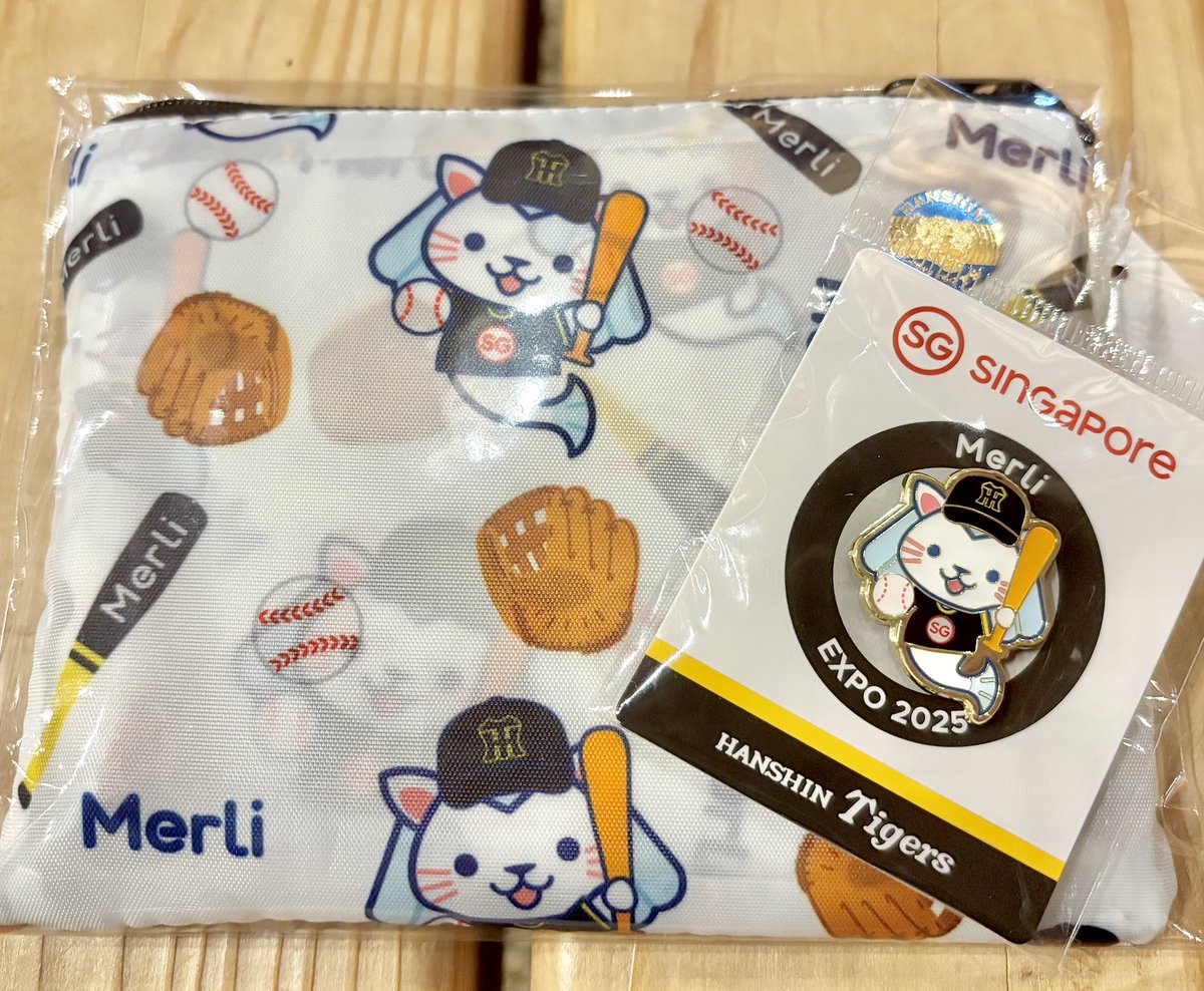 シンガポール館で公式キャラクターのマーリーと阪神タイガースとの限定