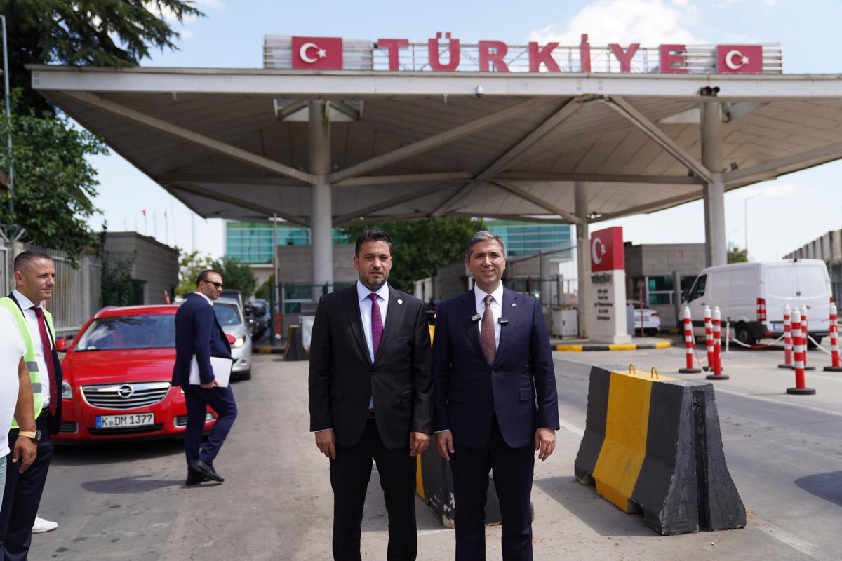 Zafer Sırakaya 🇹🇷 (@sirakayazafer) on Twitter photo 📍Edirne
Avrupa’dan ülkelerine gelen ve geri dönen vatandaşlarımızı Kapıkule’de hem karşılayan hem de uğurlayan <a href="/U_I_D/">Union of International Democrats</a> standında kardeşlerimizle buluştuk.
<a href="/U_I_D/">Union of International Democrats</a> sadece yolculukları kolaylaştırmıyor; aynı zamanda gönülleri buluşturuyor, Türkiye ile Avrupa arasında bir gönül 📍Edirne
Avrupa’dan ülkelerine gelen ve geri dönen vatandaşlarımızı Kapıkule’de hem karşılayan hem de uğurlayan <a href="/U_I_D/">Union of International Democrats</a> standında kardeşlerimizle buluştuk.
<a href="/U_I_D/">Union of International Democrats</a> sadece yolculukları kolaylaştırmıyor; aynı zamanda gönülleri buluşturuyor, Türkiye ile Avrupa arasında bir gönül