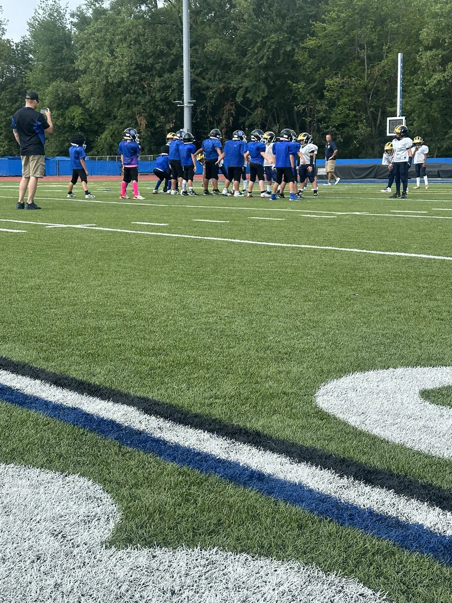 WallkillFB's tweet image. Great day watching our Division 1 team! They had a great showing against tough competition.

Can’t wait to watch the Mighty Mights and D2 tomorrow!
