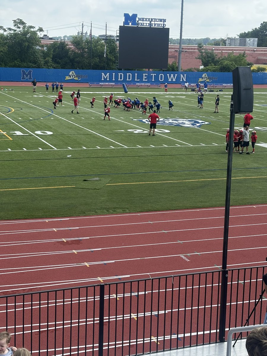 WallkillFB's tweet image. Great day watching our Division 1 team! They had a great showing against tough competition.

Can’t wait to watch the Mighty Mights and D2 tomorrow!