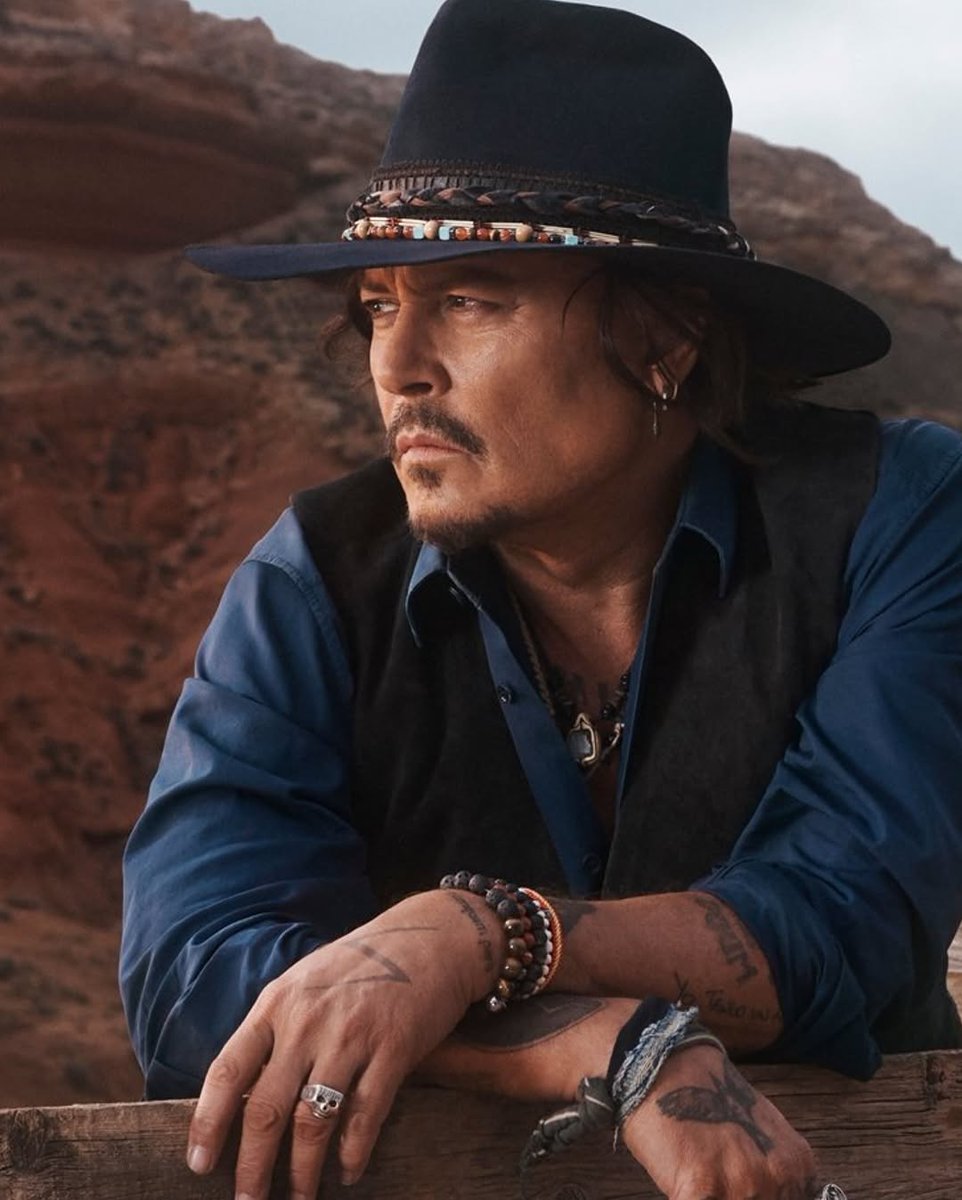 deppbrazilfc's tweet photo. 📸 LINDO! Nova foto de Johnny Depp para a Dior. https://t.co/aLGUPOdNQk