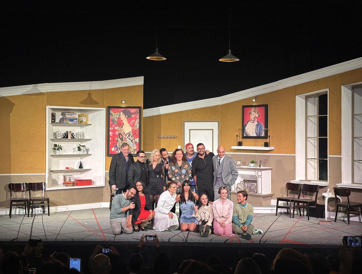 morrisgil's tweet photo. Excelente noche la de anoche, histórico para el teatro en México, @toctocobra se presenta en dos teatros simultáneamente dentro de la CDMX 🤩 https://t.co/ZQQIJTZ7QO