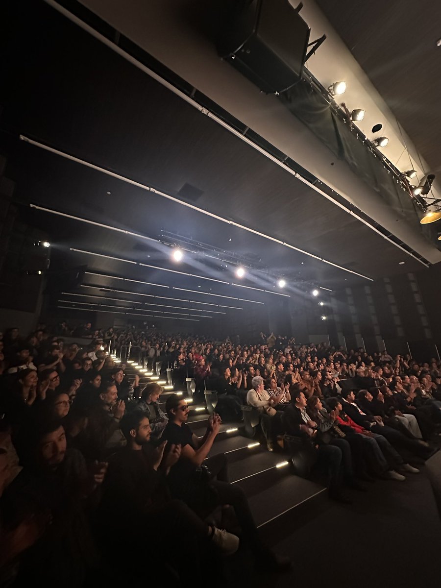 morrisgil's tweet photo. Excelente noche la de anoche, histórico para el teatro en México, @toctocobra se presenta en dos teatros simultáneamente dentro de la CDMX 🤩 https://t.co/ZQQIJTZ7QO