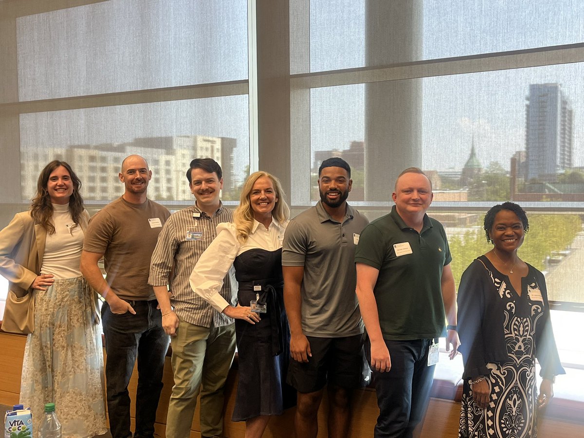 fpbkristi's tweet photo. Welcome New MSN students! @fpbnursing https://t.co/5eQZ59lCUv