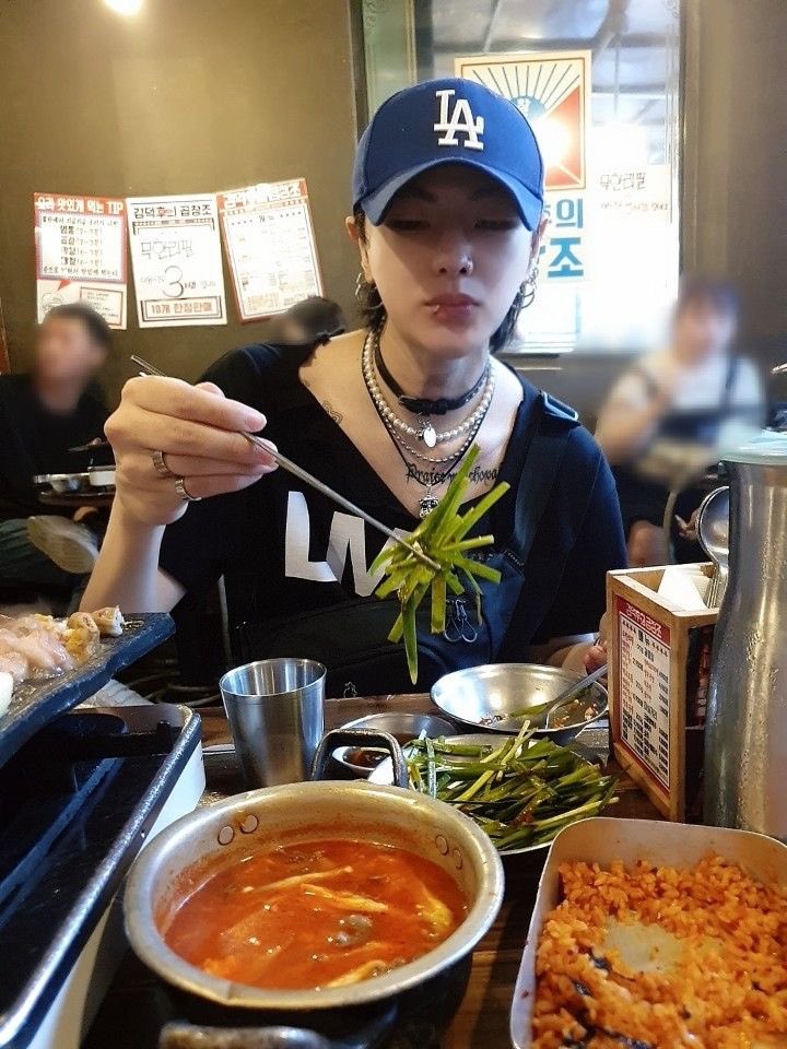 TheShadowedEye's tweet photo. EVE✨—

Lunch date by myself—

—Because some losers just won’t ask me out.. https://t.co/WToqLCq81Q