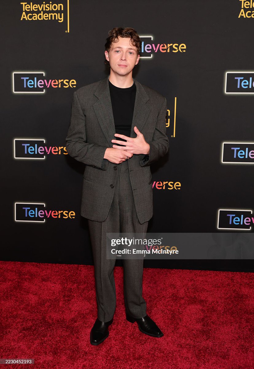 HowellHub43094's tweet photo. Gerran possesses an air of alliciency on the carpet for The Pitt’s FYC Panel. https://t.co/ylq0P4tXbd