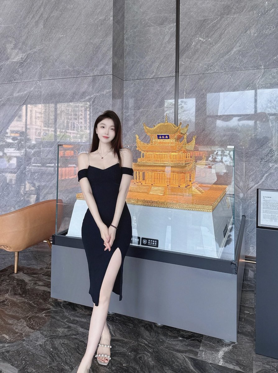 3698aaa's tweet image. 大半夜睡不着了，该如何是好