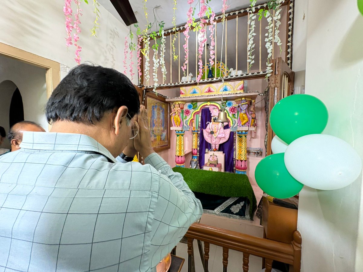irushikeshpatel's tweet image. ભગવાન શ્રી કૃષ્ણજીના જન્મોત્સવ "જન્માષ્ટમી"ના પર્વ નિમિત્તે આજે વિસનગર ખાતે દ્વારકાધીશ હવેલીમાં  પૂજા અર્ચના કરી આશીર્વાદ મેળવ્યા તેમજ સૌના કલ્યાણ માટે પ્રાર્થના કરી.

#HappyJanmashtami