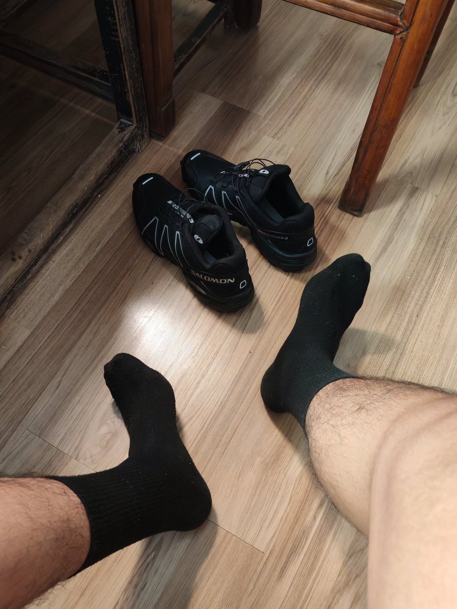 穿一天鞋袜就湿了🧐