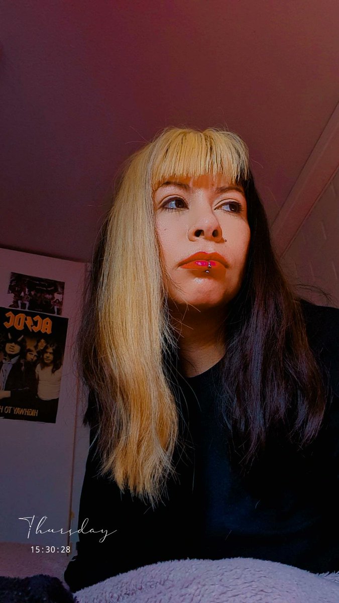 lobayeah_'s tweet photo. Esperando algo que no llegará...
#grunge #NuNew https://t.co/aVYl36SeyB