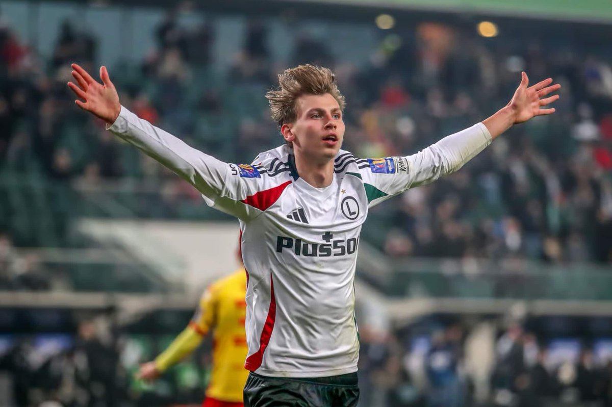 Roma'nın transfer etmek üzere olduğu 194'lük 2005 doğumlu Jan Ziółkowski. Hava üstünlüğü, kayarak müdahaleler ve bolca potansiyel.