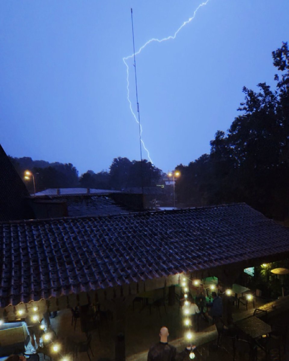 FonoKlubs's tweet photo. ⚡️ Šogad uz Nekvalitatīvās Mūzikas Nakts noslēgumu pamatīgi specefekti. #cēsis https://t.co/L3HzOhgAZE