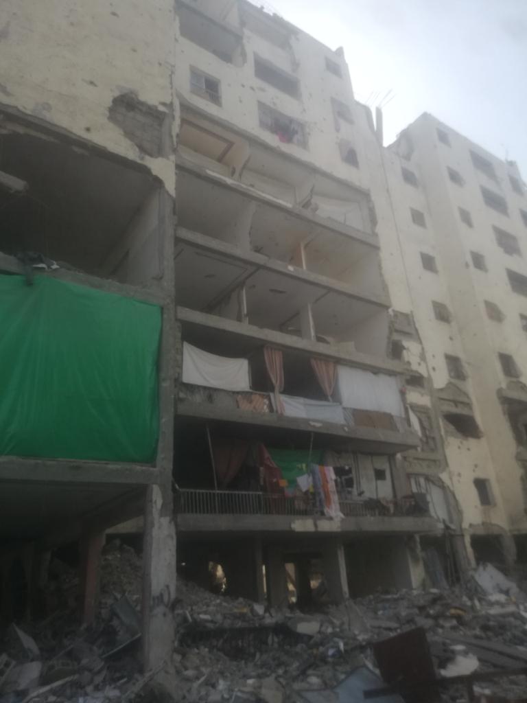 tala161306's tweet photo. I will share with you some photos of the place where I was born and spent all my childhood 
 These are my mother and younger siblings during our last visit to our home which was completely destroyed
 Please share the link and donate🥲

https://t.co/MuHIu7DUUK https://t.co/XnSSQwp1AH