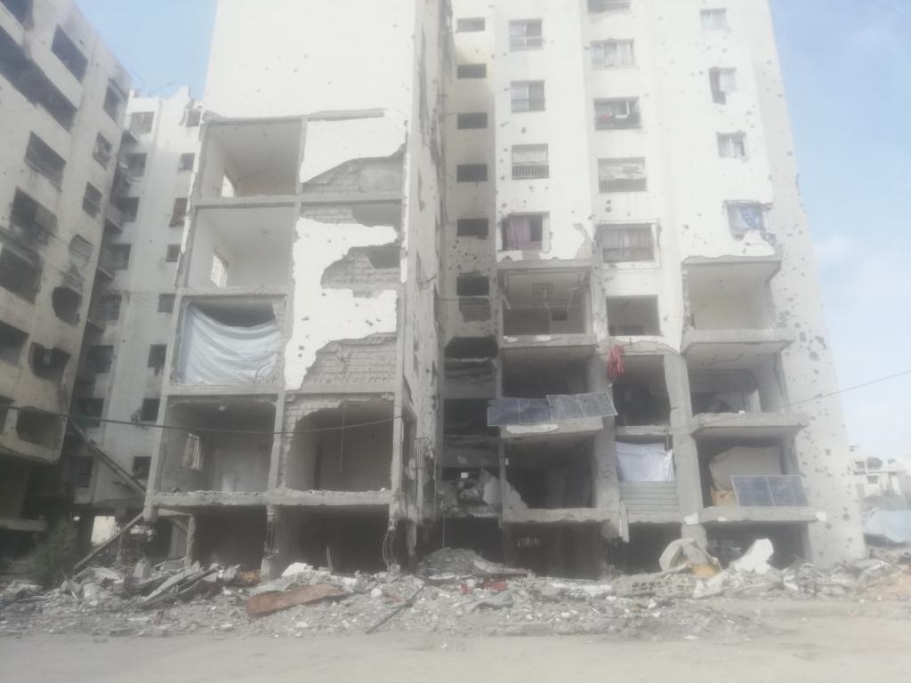tala161306's tweet photo. I will share with you some photos of the place where I was born and spent all my childhood 
 These are my mother and younger siblings during our last visit to our home which was completely destroyed
 Please share the link and donate🥲

https://t.co/MuHIu7DUUK https://t.co/XnSSQwp1AH