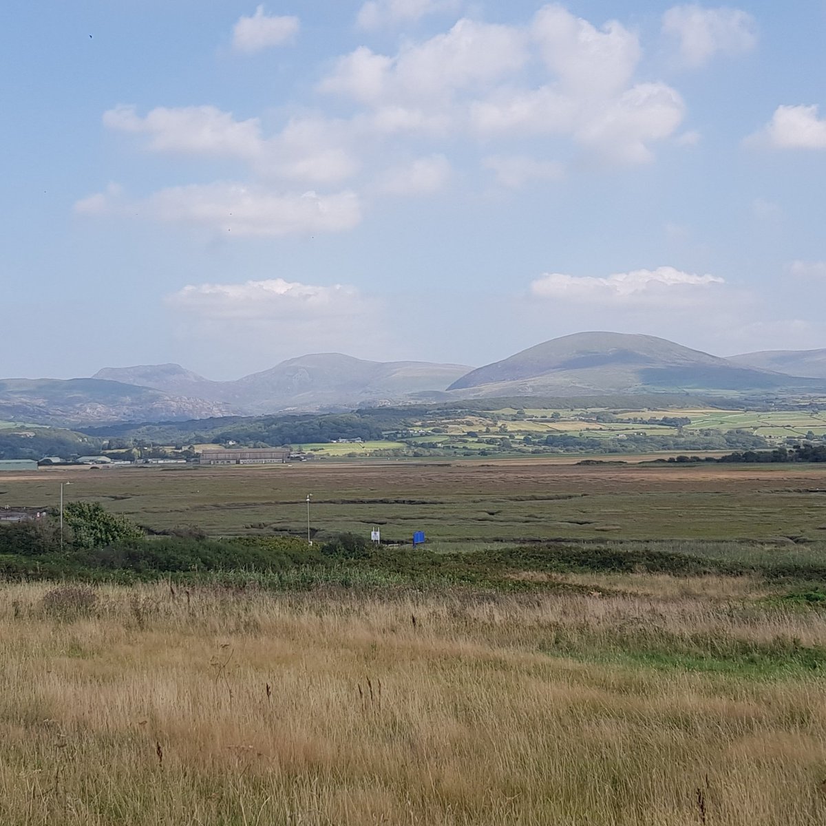 Bolloltd's tweet photo. Goodbye for now shell Island!
We've had a fantastic day
(With amazing weather)
And aLeX will be back to talk #railsafety on Monday!
@NetworkRailWAL @transport_wales @BTPWales #didntseeitcoming #railsafe #levelcrossingsafety #trainsafe https://t.co/jQdVTyjWMB