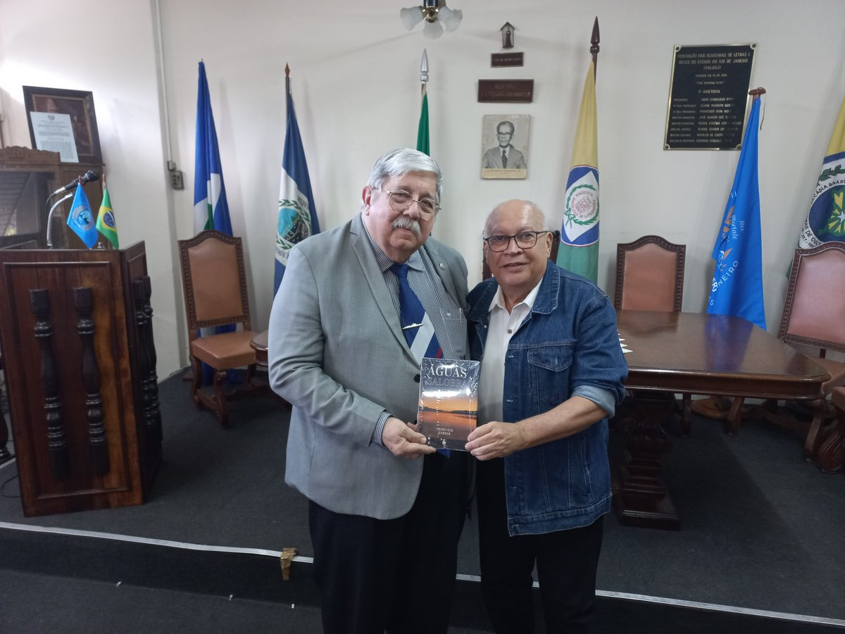 LuisLomanth's tweet photo. Nesta quarta-feira, 14/08, fui ao lançamento do livro de poesias Águas Salobras, de Francisco Gondar, que aconteceu na sede da Federação das Academias de Letras do Brasil, no Passeio Público. https://t.co/Y86jCxDeVw