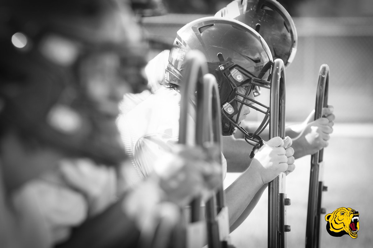 AliefHastingsFB's tweet photo. Day 1 or 1 Day!!! Not looking back, pursuing excellence in 2025 and beyond! Dont blink, u may miss something! #ItsFREE #BuildingBetterMinds #THECarterIIAHHS #Alief https://t.co/tURn4ceFwO