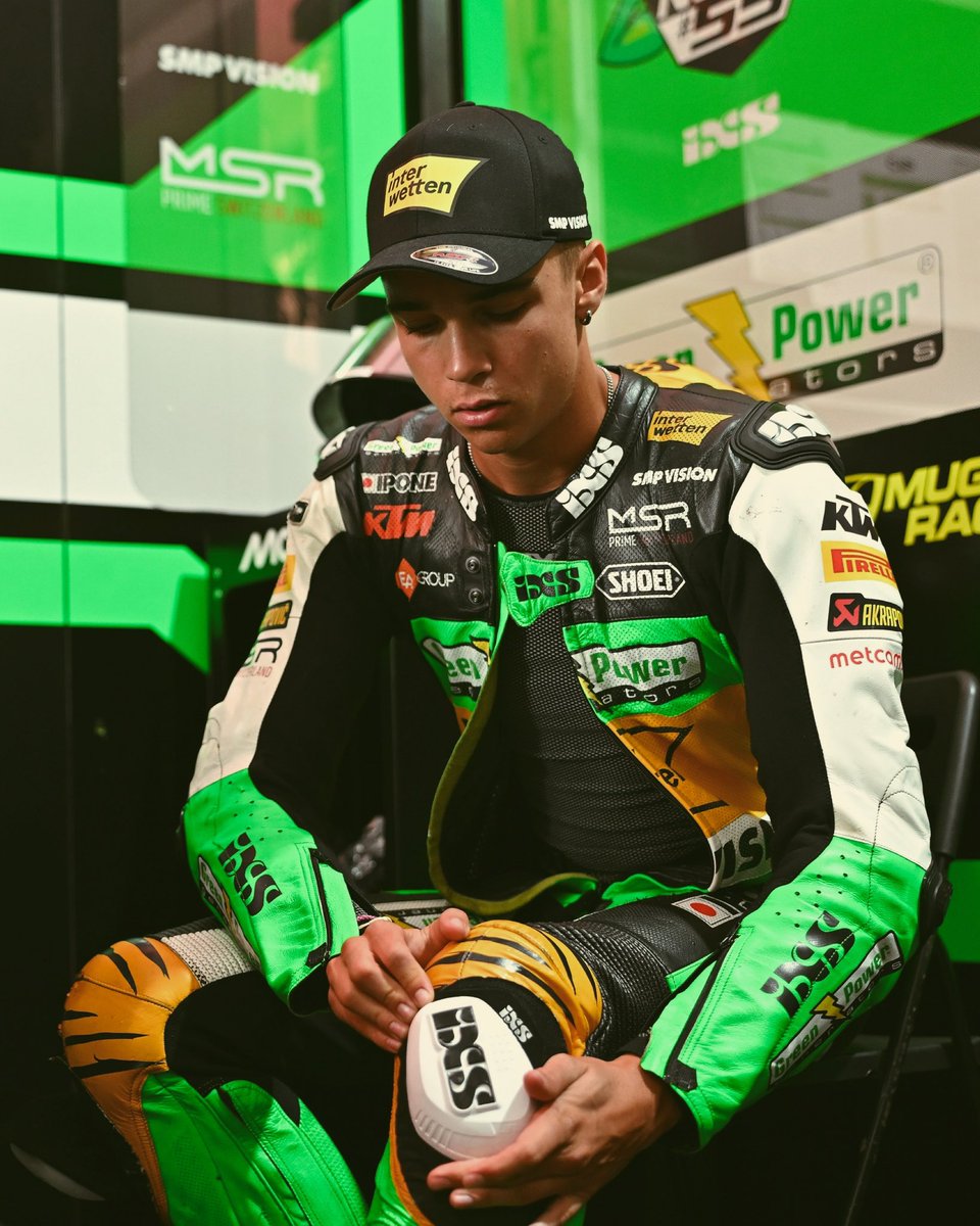 Quali ready 👊

#AustrianGP🇦🇹 #Moto3 #Racing #EAgroup #TLMoleodinamica #GoAhead #SBSbrakes #ScottOgden #SO19 #NoahDettwiler #ND55 #CIPGreenPower