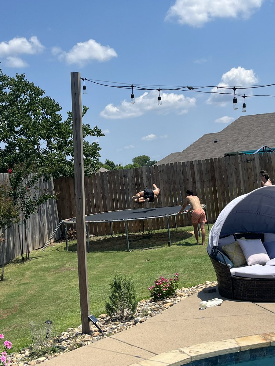 Lance Connot tweet media