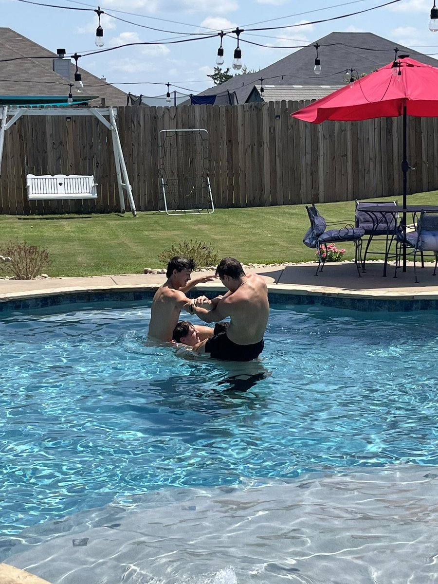 Lance Connot tweet media