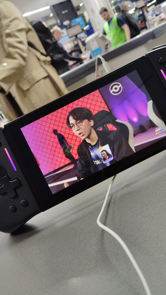 #Bandonomundial e bora assistir durante o horário  de almoço switch salvando kkkk <a href="/brunomonkey22/">Bruno Monkey 🎀</a> o melhor narrado BR