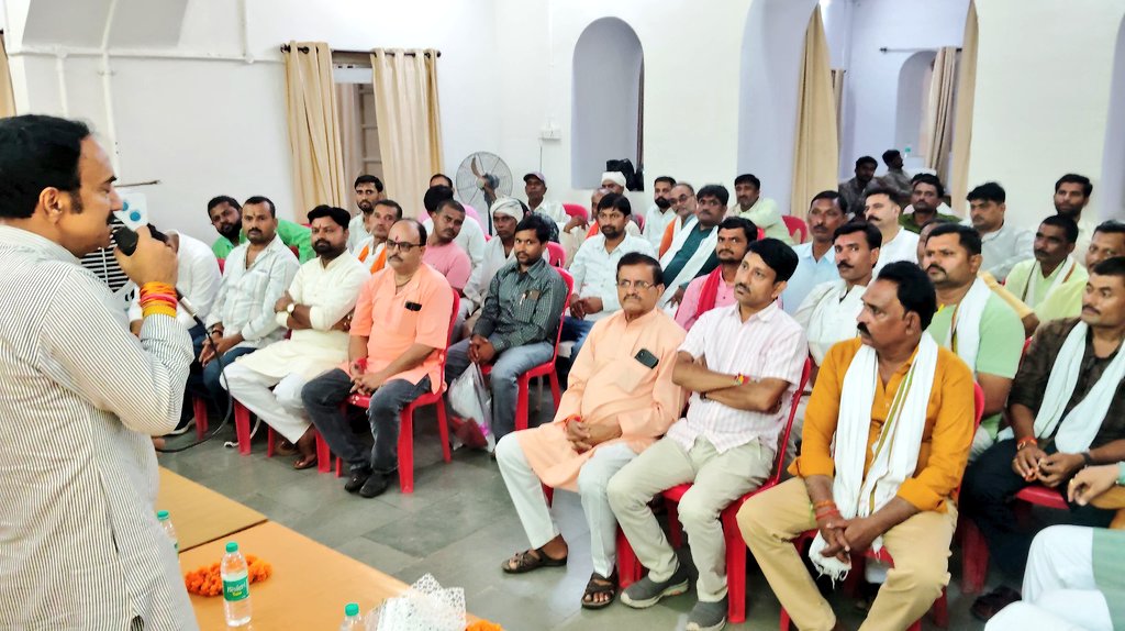 अजयगढ़ में मध्यप्रदेश सरकार के उच्च शिक्षा, तकनीकी शिक्षा एवं आयुष विभाग मंत्री तथा पन्ना जिले के प्रभारी मंत्री माननीय श्री <a href="/Indersinghsjp/">इन्दरसिंह परमार</a> जी के प्रथम आगमन पर रेस्ट हाउस में कार्यकर्ताओं द्वारा भव्य स्वागत एवं सम्मान किया।

इस अवसर पर श्रद्धेय भारत रत्न पूर्व प्रधानमंत्री श्री