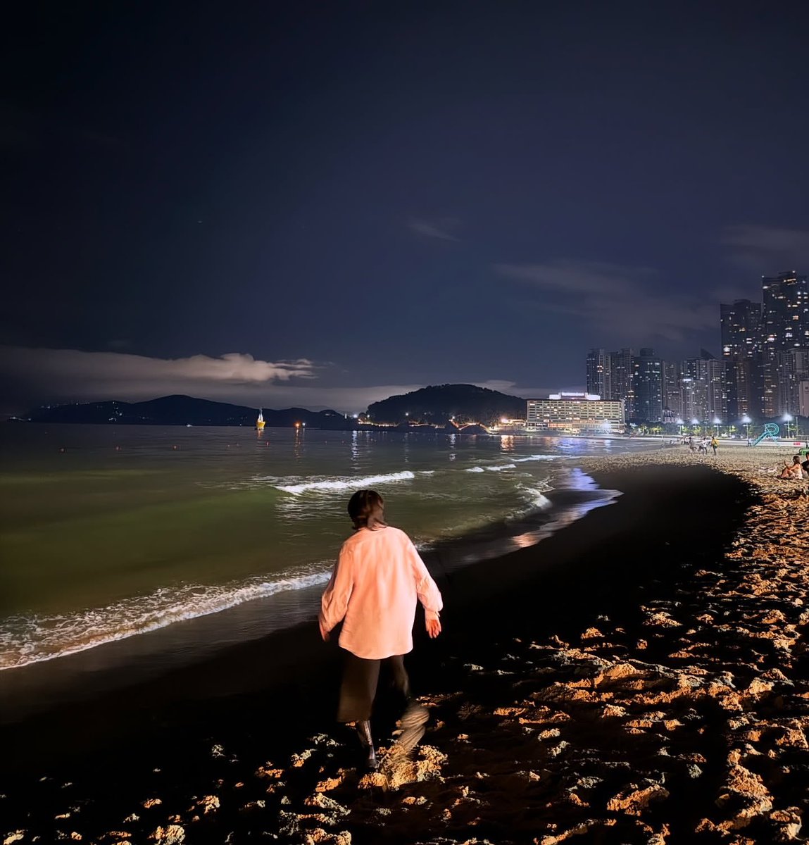 Sikbear37's tweet photo. Imagining the boys in a great mood.. enjoying the night breeze โบ๏ธ๐
#์ํ์ #LIMHYUNSIK #๋นํฌ๋น #BTOB #Zzinmo #KIOFF #TYMATDS https://t.co/pjCYNhH11c