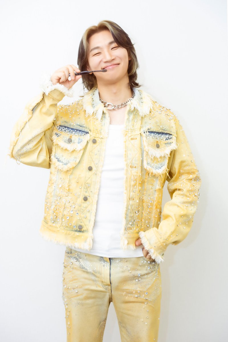 d_lite_official's tweet photo. ／
「D-LITE 2025 ASIA TOUR [D’s WAVE] IN JAPAN」
横浜公演まであと1️⃣2️⃣日！
＼

OFFICIAL GOODSのご紹介🌻
旅行や普段使いにもピッタリな歯ブラシセット🦷

会場ではもちろん、A!SMART(アスマート)での通信販売でもご購入いただけます🛍️
是非グッズをゲットしてさらにライブを楽しみましょう🌈

🌟A!SMART(アスマート)での通信販売
https://t.co/h3eyCVjvGl

#대성 #DAESUNG #DLITE
#DsWAVE #Asia_tour
@d_lable