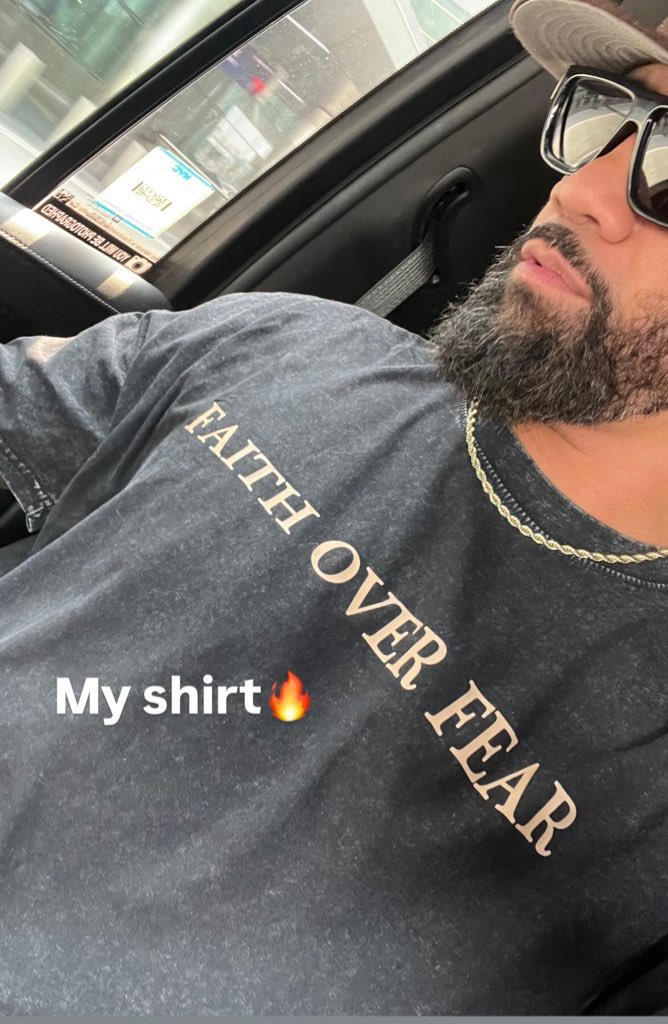 uceyusos's tweet image. idk what could ever top this😭😭😭🤍they wore both the shirts i gifted them at summerslam