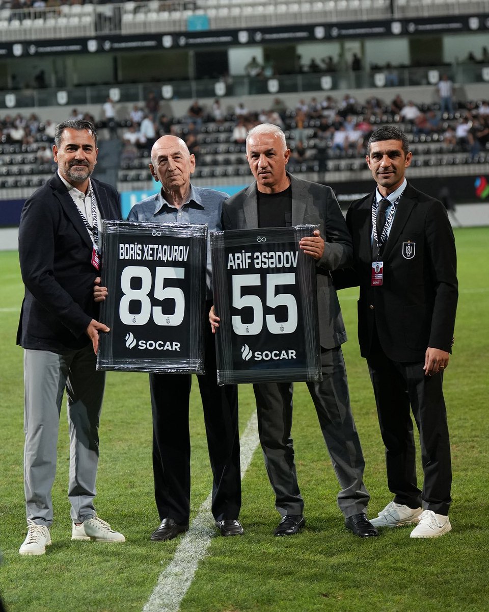 “Neftçi” PFK-nın baş icraçı direktoru Cenk Sümer “Şamaxı” ilə oyunun fasiləsində uzun illər komandamızın həkimi vəzifəsində çalışmış Boris Xetaqurova 85 illik, veteran futbolçumuz Arif Əsədova isə 55 illik yubileyi münasibətilə təbriklərini çatdırıb, xatirə hədiyyəsi təqdim edib.