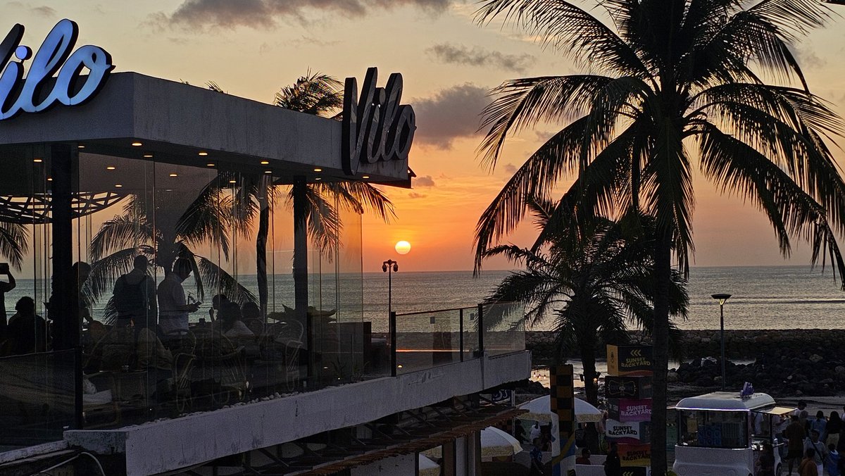 Sunsets are proof that no matter what happens, every day can end beautifully