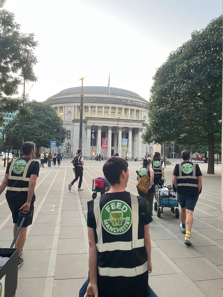 feed_manchester's tweet photo. There is so much to be learnt from each other, especially when we come from all walks of life. Many people on the street are ignored and overlooked so stopping and having a chat for 5 minutes can make all the difference. 💚 https://t.co/Cp1jFVLmwZ