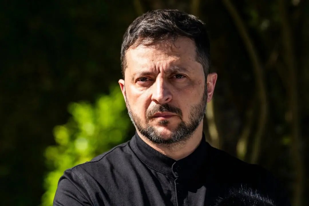 adgirlMM's tweet image. It honestly breaks my heart that this man has no choice but to once again come to the White House for public mistreatment in order to save his country. 

Trump is now going to put the burden of a the entire peace deal on him. After not even giving him a seat at the table.