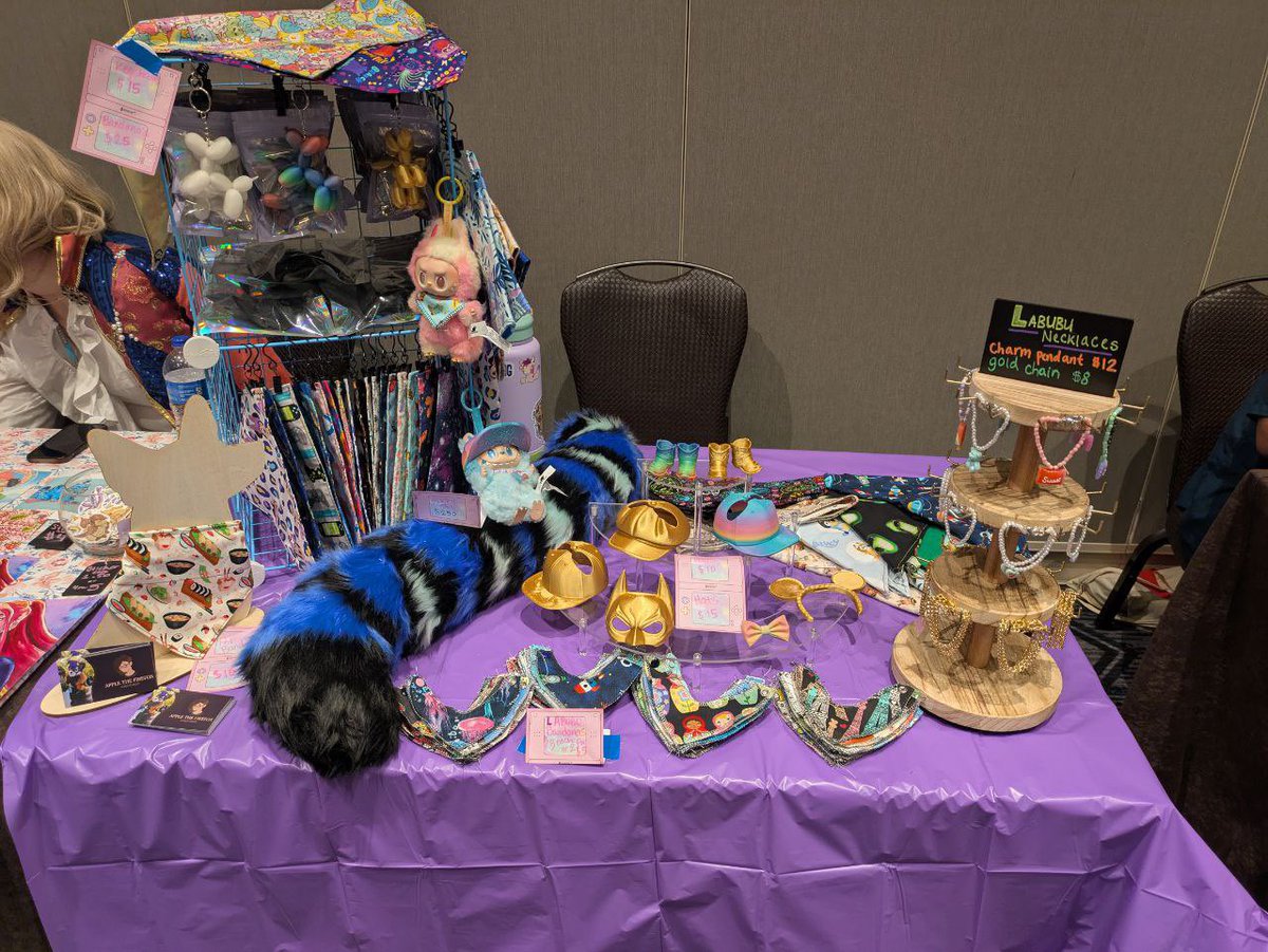 dragonsapphic's tweet photo. At Colossalcon Texas this weekend? Check out @firefoxtales in the craft fair today for labubu accessories and more!!
#ColossalconTX #CCTX https://t.co/mI1nit01QS
