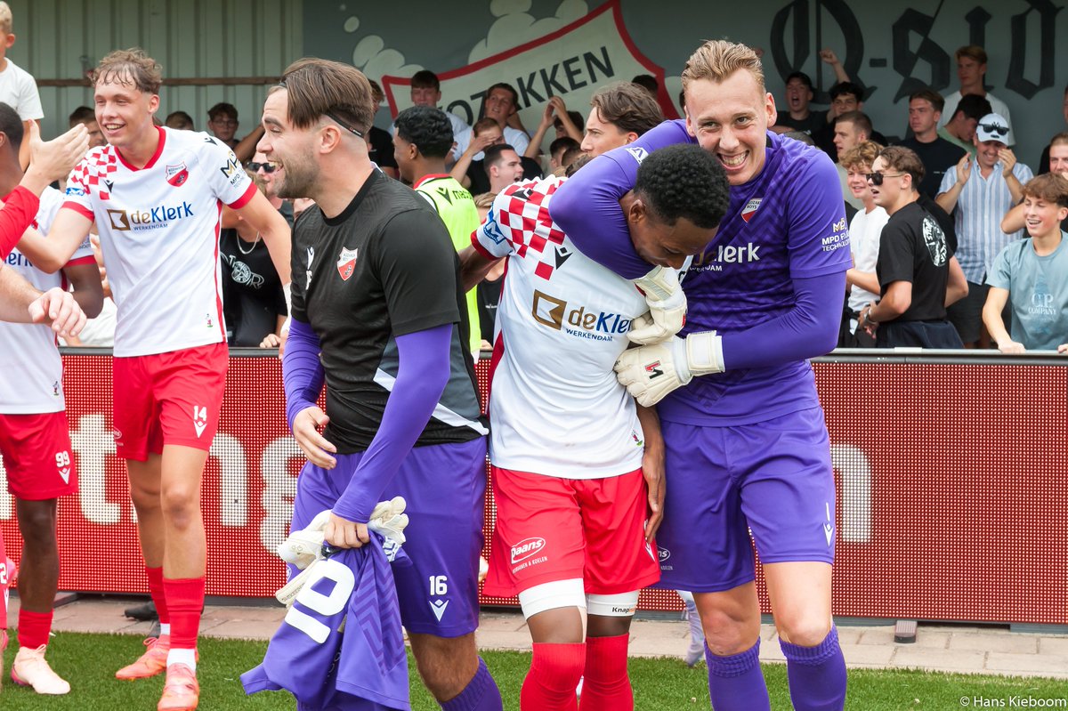 JKieboom's tweet photo. Het feestje op de Zwaaier in Werkendam. @KozakkenBoys @Kozsupp #kozijs https://t.co/fpSZ6mavYt