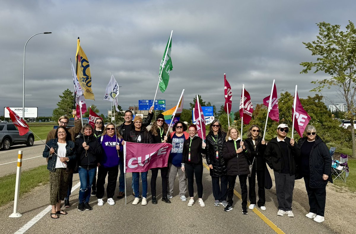Lesley_NDP's tweet image. ✈️✊ Proud to stand in solidarity with Air Canada flight attendants on the picket line at Edmonton International Airport this morning.
Enough is enough — work without pay is criminal. No More Unpaid Work! 

When we fight, we win! 💪🔥

#Solidarity #AirCanada #WorkersUnite