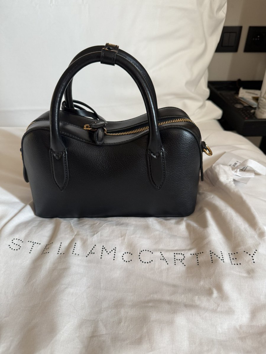 Treated myself to my first Stella McCartney bag today! 

It’s the prettiest thing I’ve ever seen and it feels beyond amazing having a luxury bag that’s also cruelty free. 🥹🫶🖤