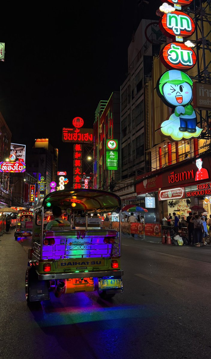Layyjam_'s tweet photo. Bangkok by night https://t.co/mvWCCkkd48