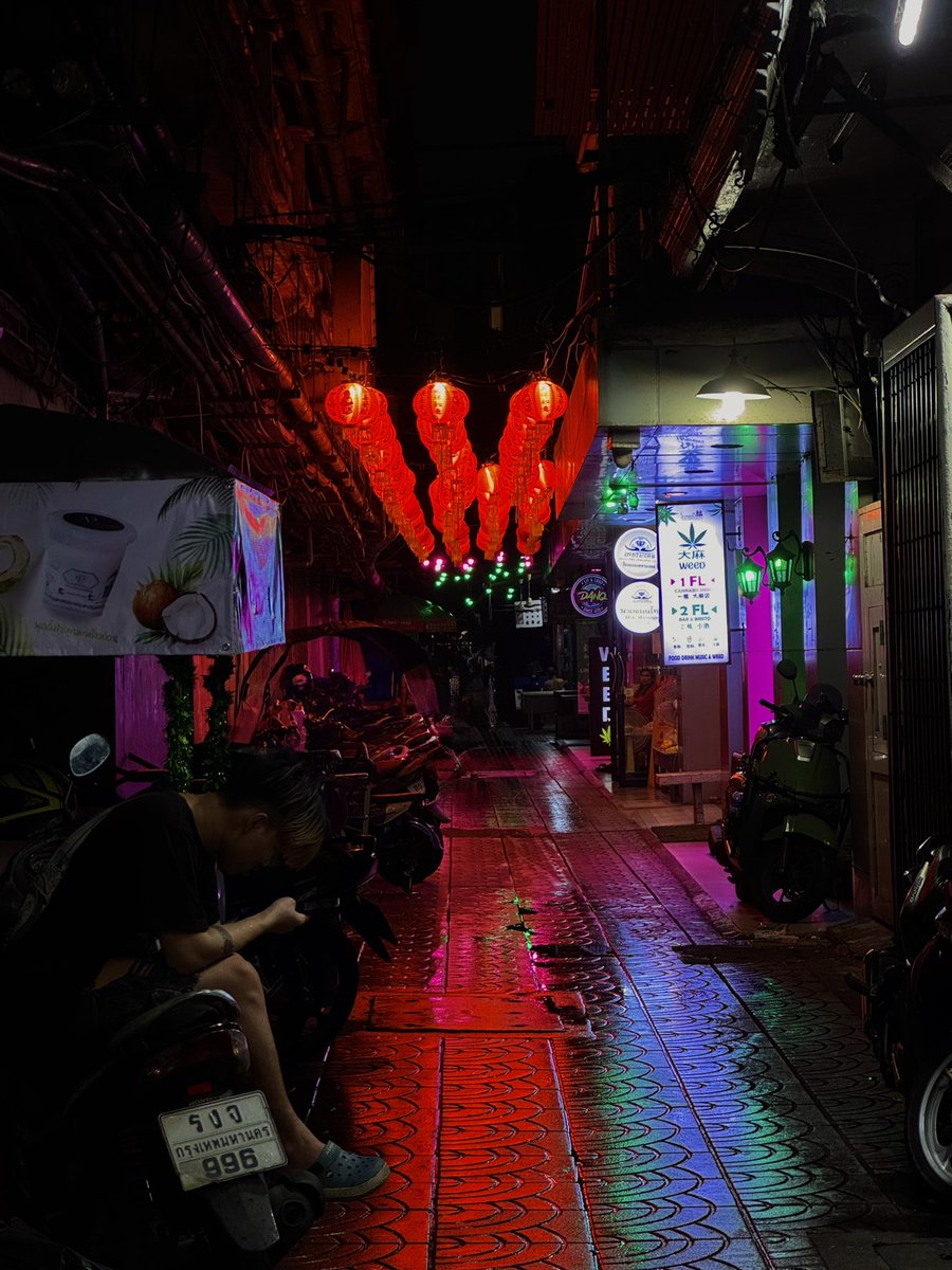 Layyjam_'s tweet photo. Bangkok by night https://t.co/mvWCCkkd48