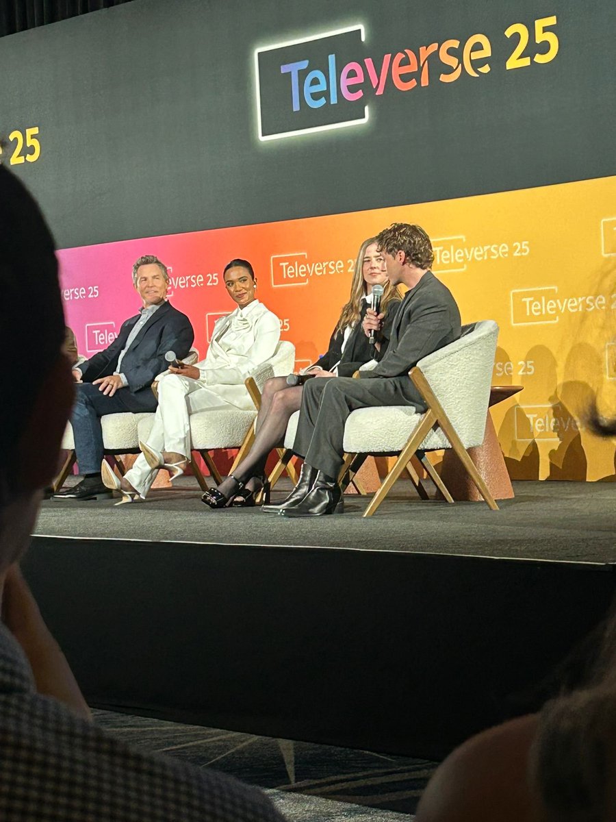 shawn hatosy at the pitt fyc panel with noah wyle, gerran howell, taylor dearden, and supriya ganesh (via <a href="/cineamai/">mai 🍎</a>)