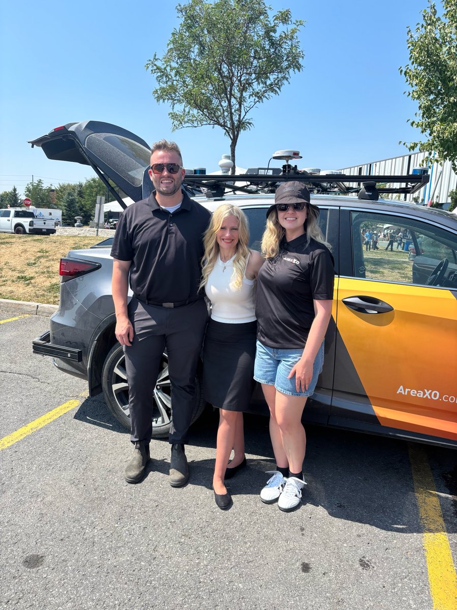 sshorey's tweet image. Our ⁦@Invest_Ottawa⁩ &amp;amp; ⁦@AreaX_O⁩ team is so excited to engage our community today at the BBQ hosted by our Mayor ⁦@_MarkSutcliffe⁩ and the City of Ottawa. Come and see us in the first responder zone!