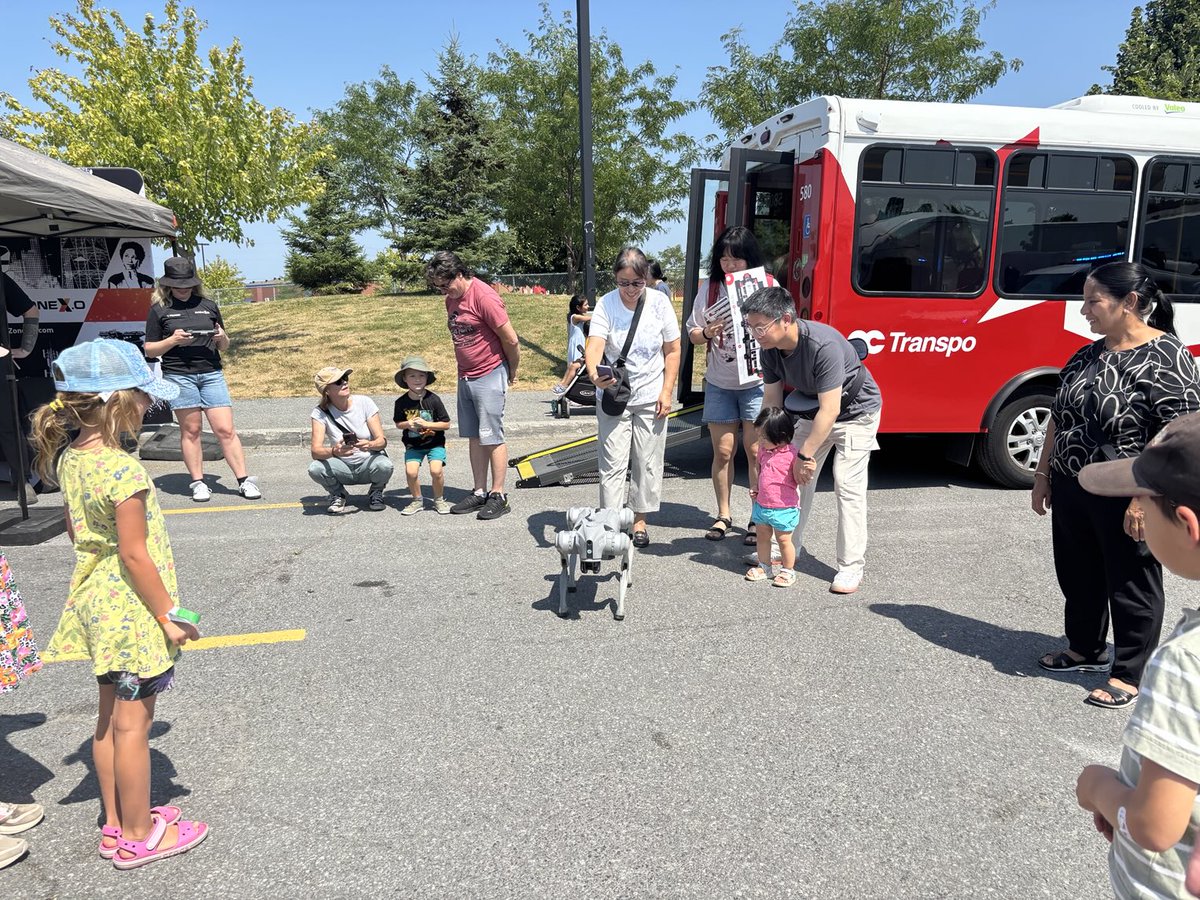 sshorey's tweet image. Our ⁦@Invest_Ottawa⁩ &amp;amp; ⁦@AreaX_O⁩ team is so excited to engage our community today at the BBQ hosted by our Mayor ⁦@_MarkSutcliffe⁩ and the City of Ottawa. Come and see us in the first responder zone!